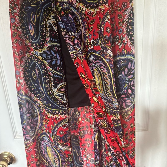 BEBE Women’s Maxi Sheer Paisley 4 Panels Over Mini Skirt - Picture 2 of 4